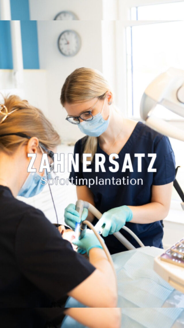 ⚠️ Ein fehlender Zahn bedeutet nicht automatisch monatelanges Warten aufs Implantat.
Viele glauben: Erst muss der Zahn raus, dann folgen Wochen bis Monate Wartezeit, bevor das Implantat gesetzt werden kann. In vielen Fällen ist das aber gar nicht nötig.
Mit der Sofortimplantation ist es möglich, Zahnentfernung und Implantat-Einsatz in EINER Sitzung durchzuführen – ganz ohne zweiten Eingriff.✨ Die Vorteile auf einen Blick:
Weniger Eingriffe – Entfernung & Implantat an einem Termin
Deutlich kürzere Wartezeit bis zur Versorgung
Weniger Stress und schnellere Genesung
Individuelle Beratung, ob die Methode für dich geeignet istOb eine Sofortimplantation in deinem Fall möglich ist, hängt von verschiedenen Faktoren ab. Wir schauen uns das gerne gemeinsam mit dir an!💬 Hättest du gewusst, dass das am selben Tag möglich ist? Schreib „wusste ich nicht“ oder „kenne ich schon“ in die Kommentare. 👇📌 Speichere dir den Beitrag, falls du (oder jemand in deinem Umfeld) bald vor dieser Entscheidung steht, und teile ihn gerne weiter.
#sofortimplantation #zahnimplantat #zahnarzt #zahnarztpraxis